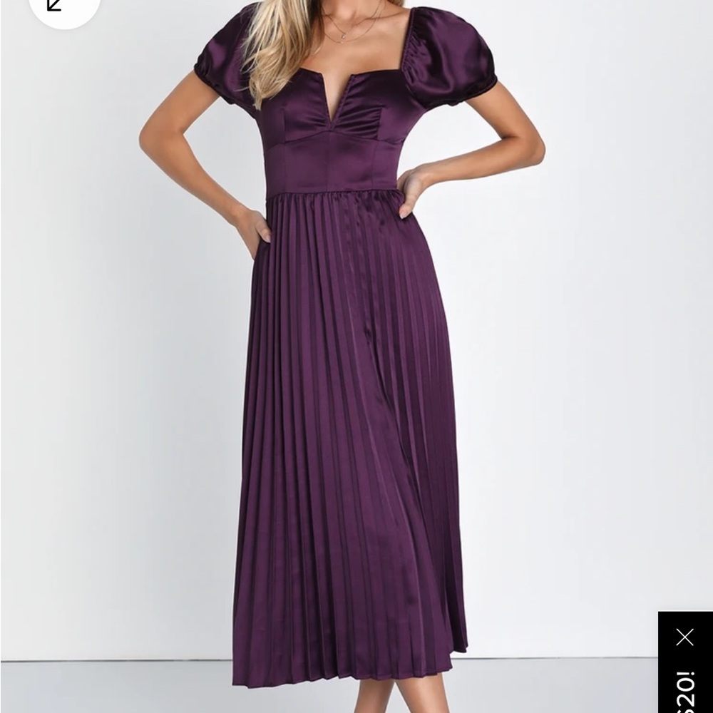 XL Lulus Pleated Satin Midi Dress